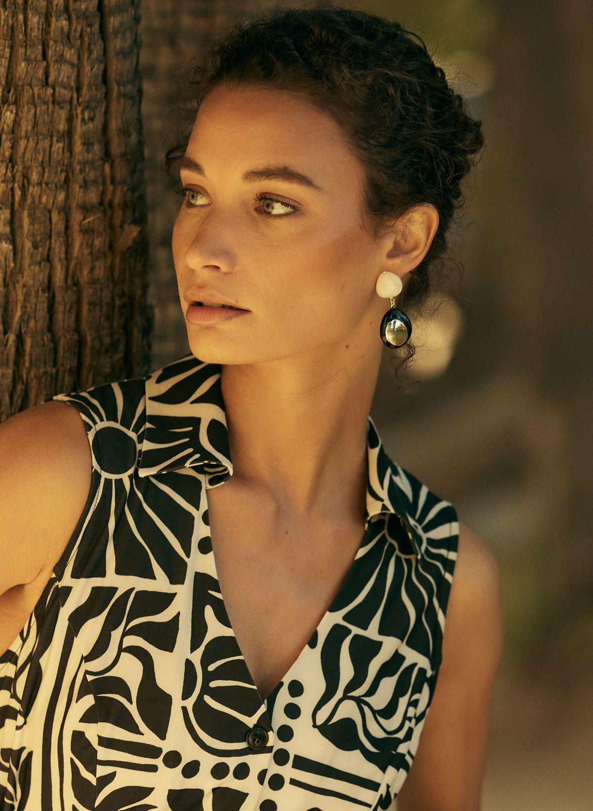 Women Pearl Base Drop Earrings Black | Melanie Lyne
