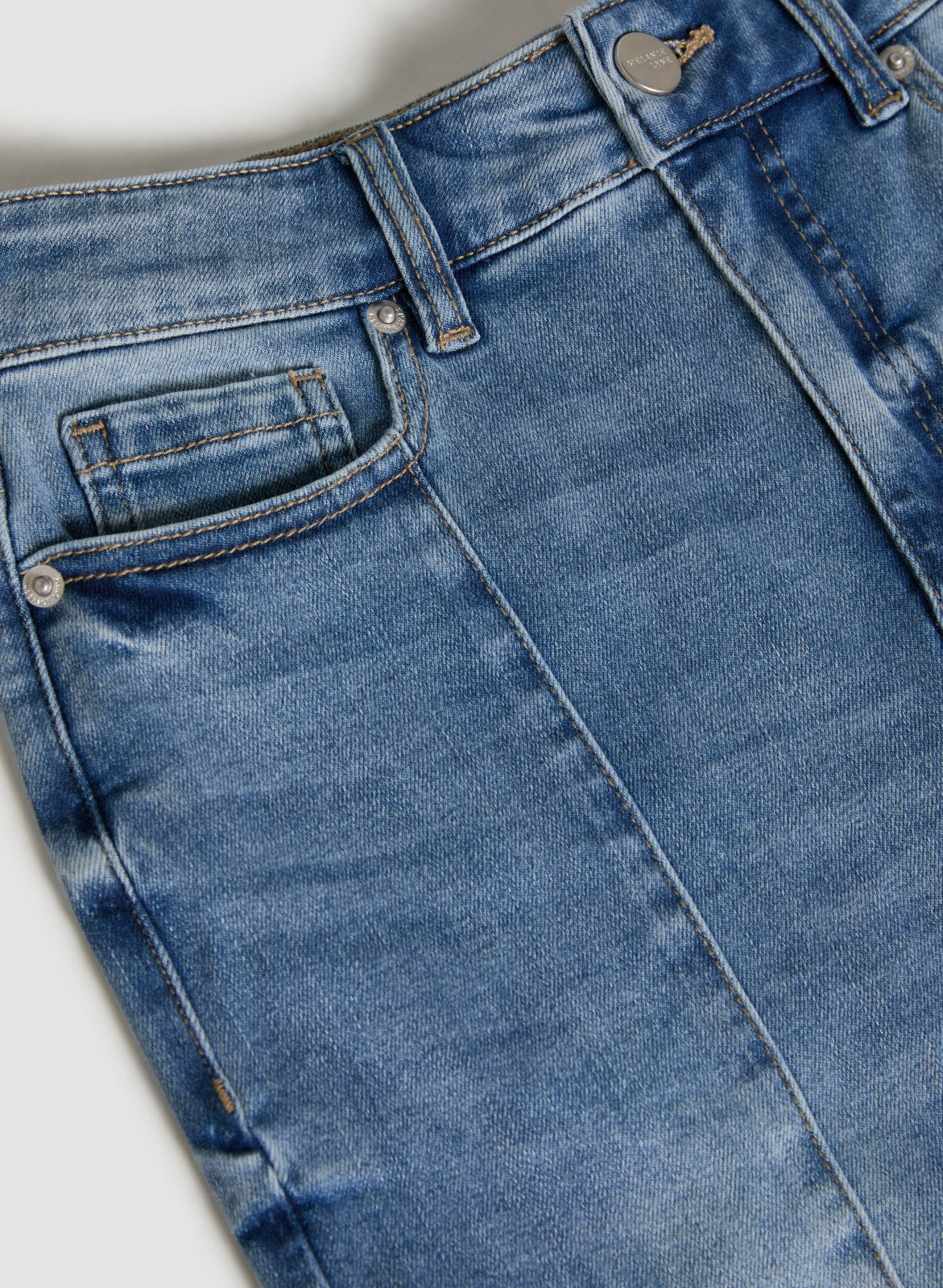 Women Denim Slim-Leg Capris Light Blue | Melanie Lyne