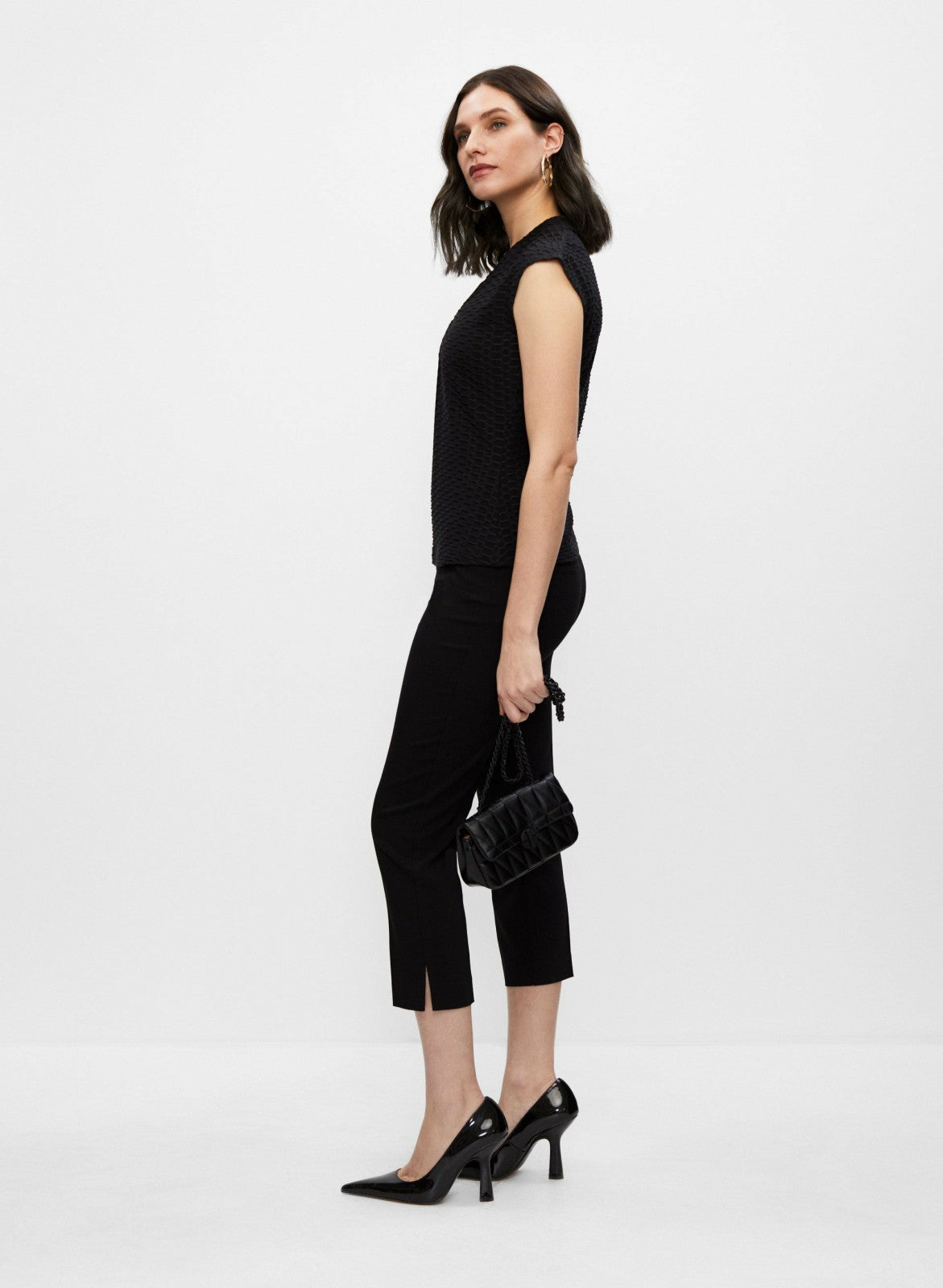 Women Pull-On Slim Leg Capris Black | Melanie Lyne