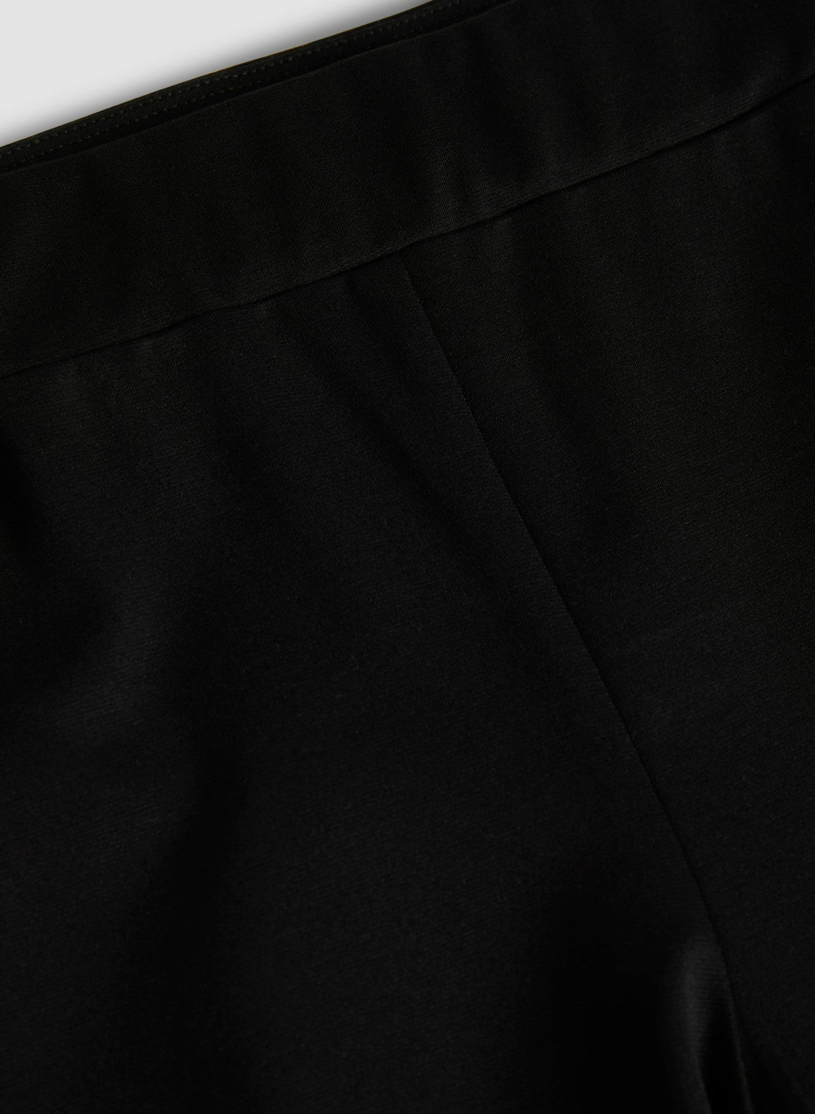 Women Pull-On Knit Capris Black | Melanie Lyne