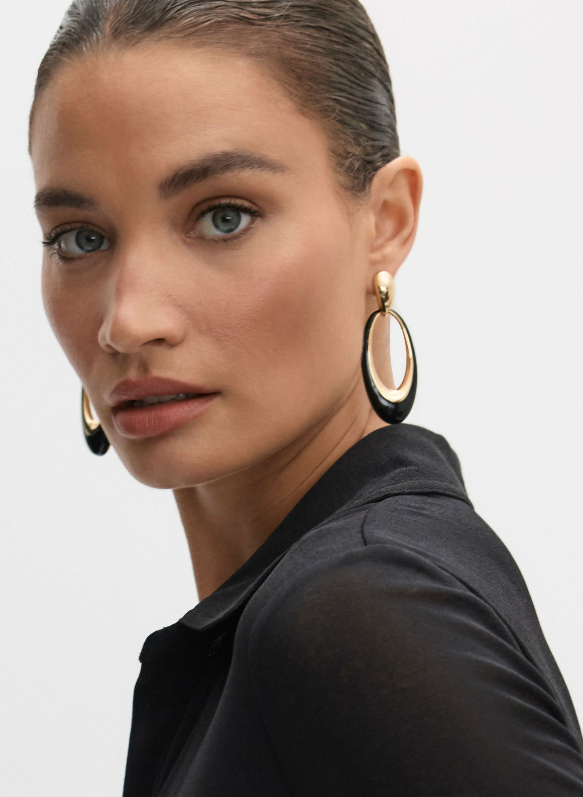 Women Oval Enamel Dangle Earrings Black | Melanie Lyne