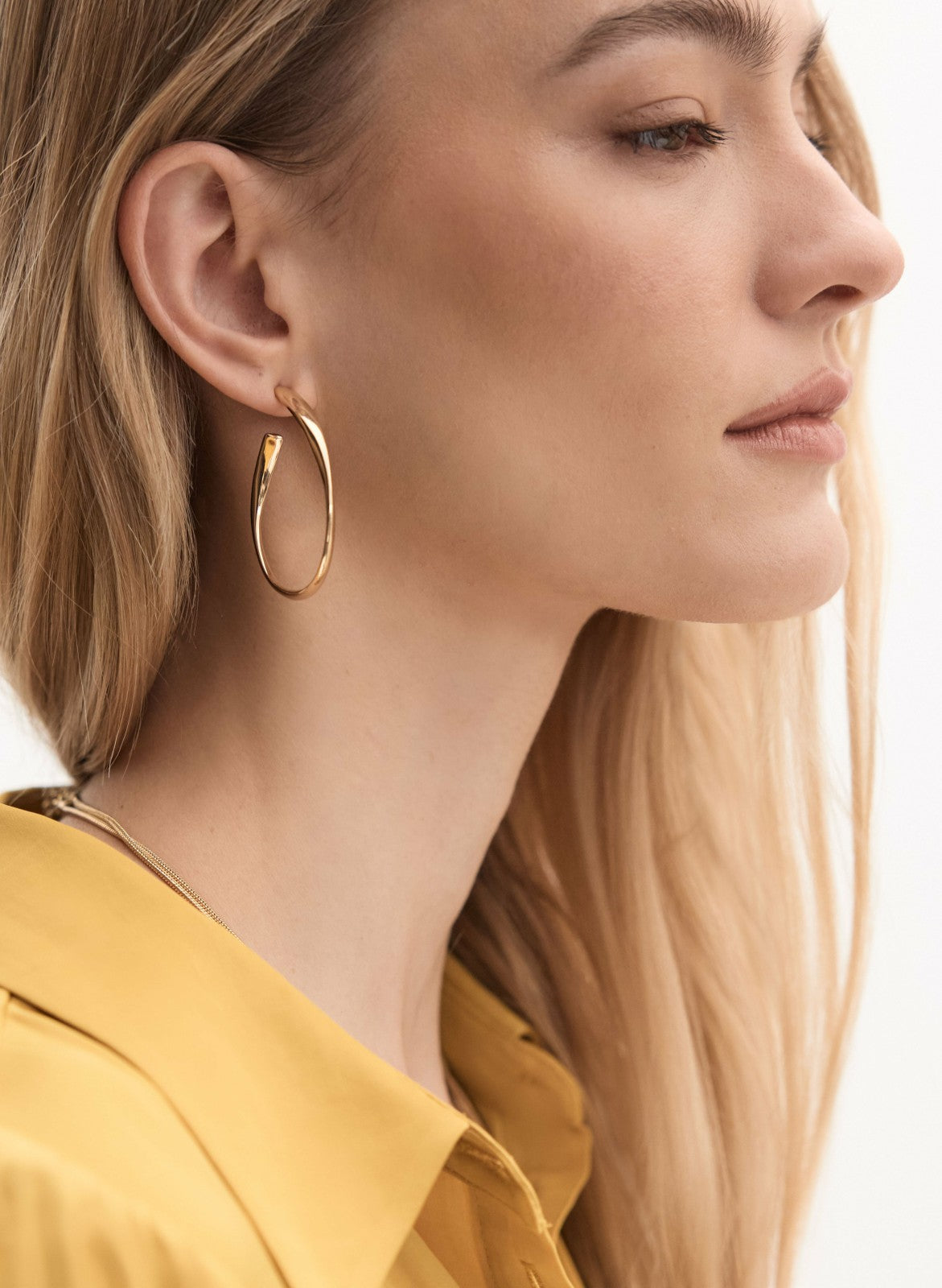 Women Curved Hoop Earrings Gold | Melanie Lyne