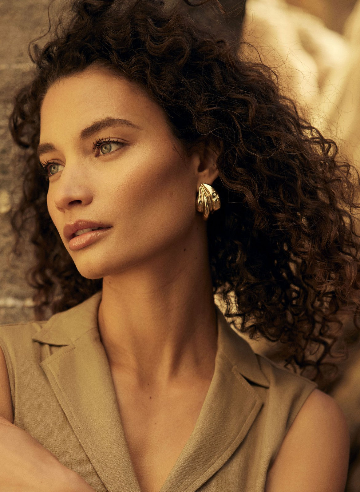 Women Curved Button Earrings Gold | Melanie Lyne