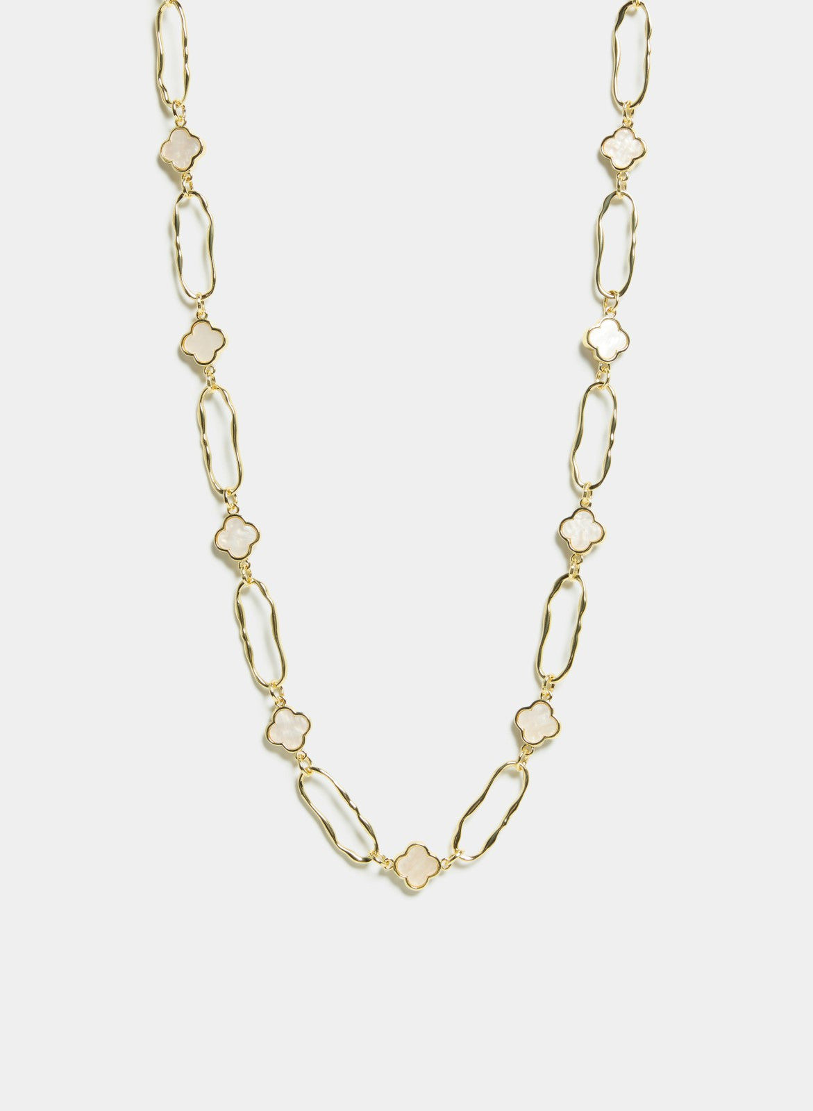 Women Wavy Oval & Clover Necklace White | Melanie Lyne