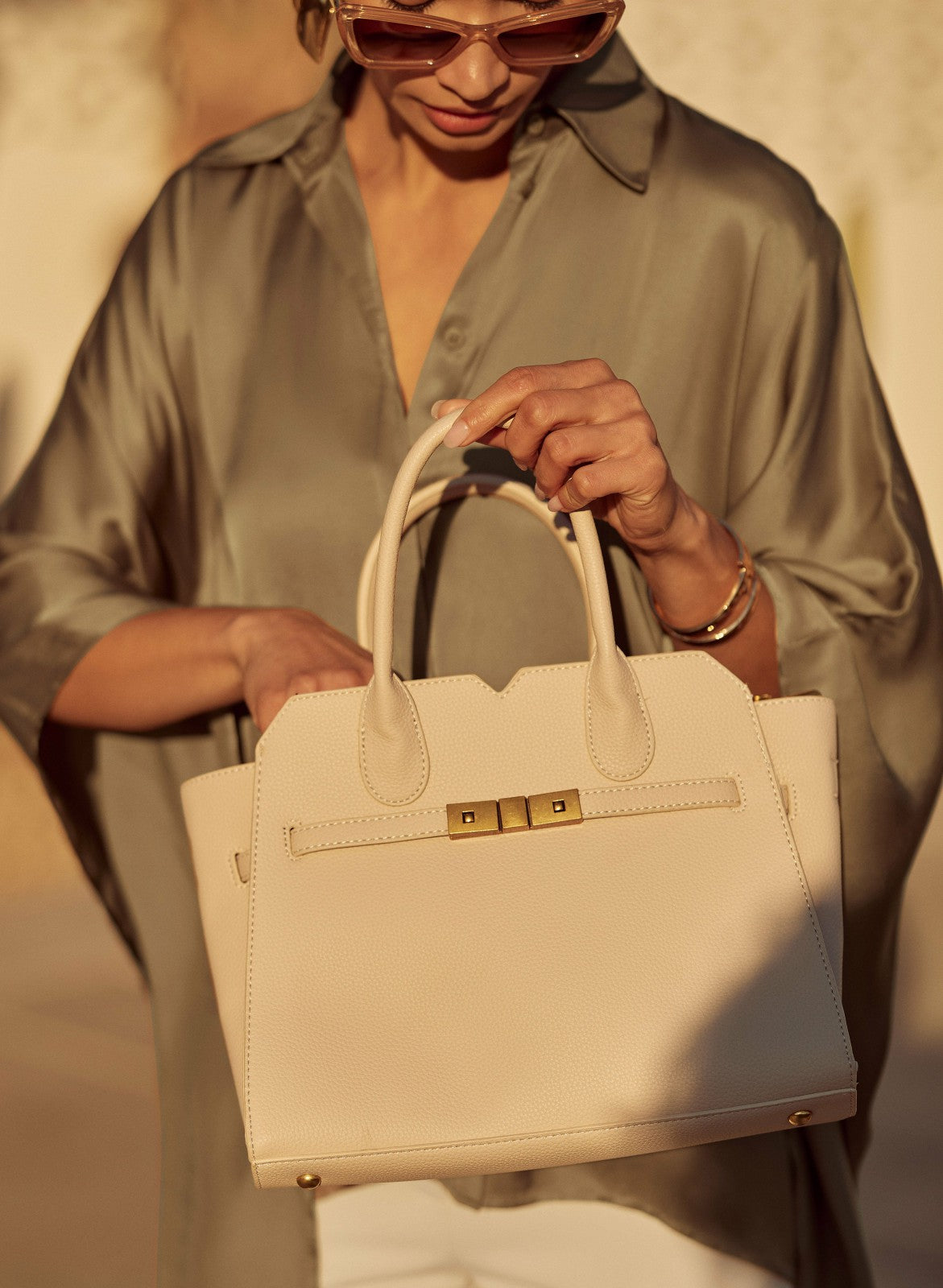 Women Pebble Grain Handbag Light Beige | Melanie Lyne