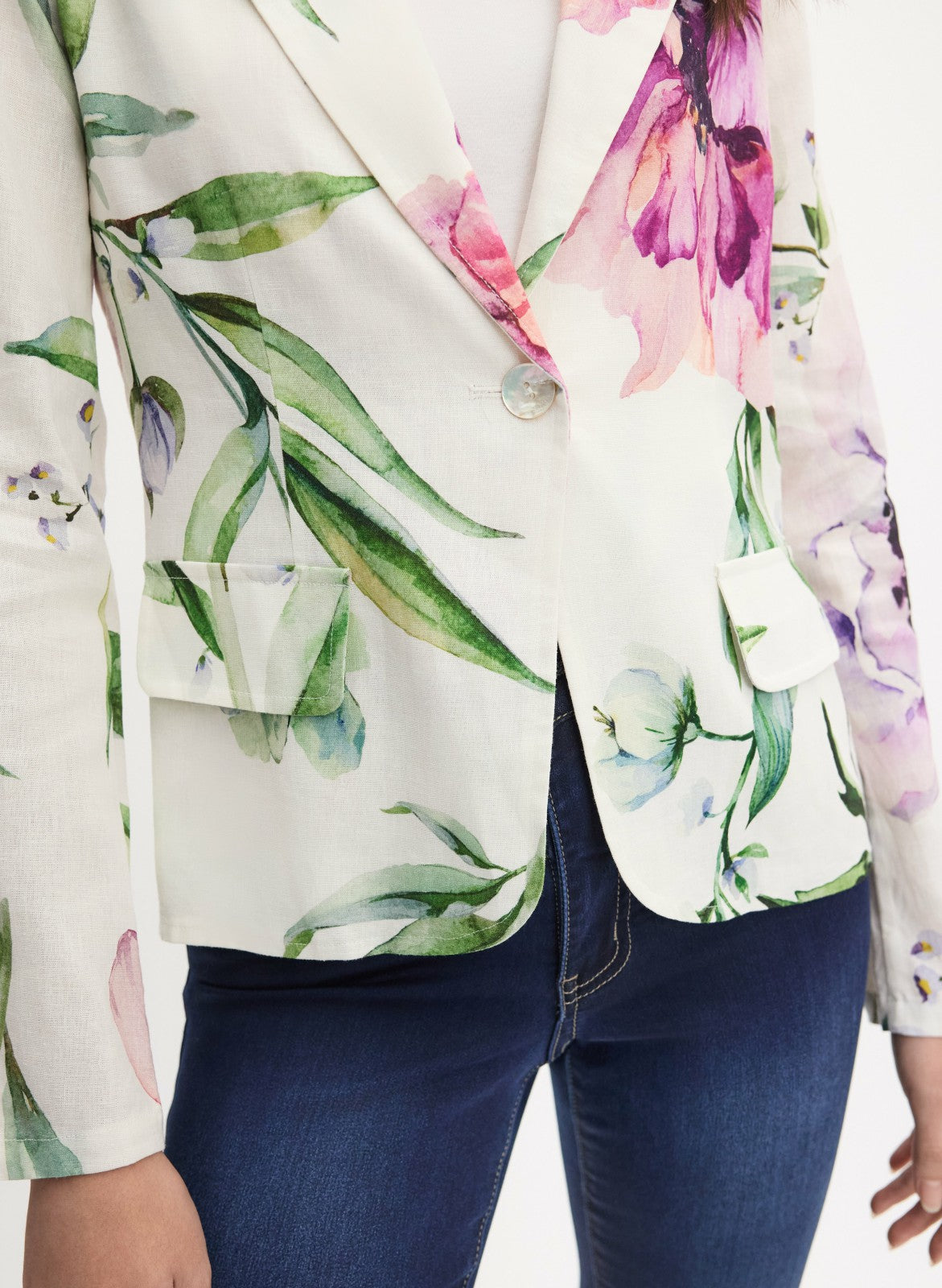Women Frank Lyman - Floral Print Blazer White Pattern | Melanie Lyne
