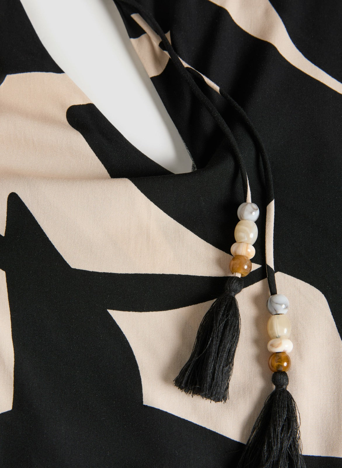Women Leaf Print Tiered Dress Black & White | Melanie Lyne
