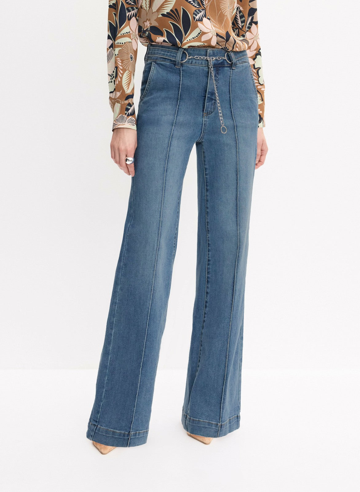 Women Chain Belt Jeans Light Blue | Melanie Lyne
