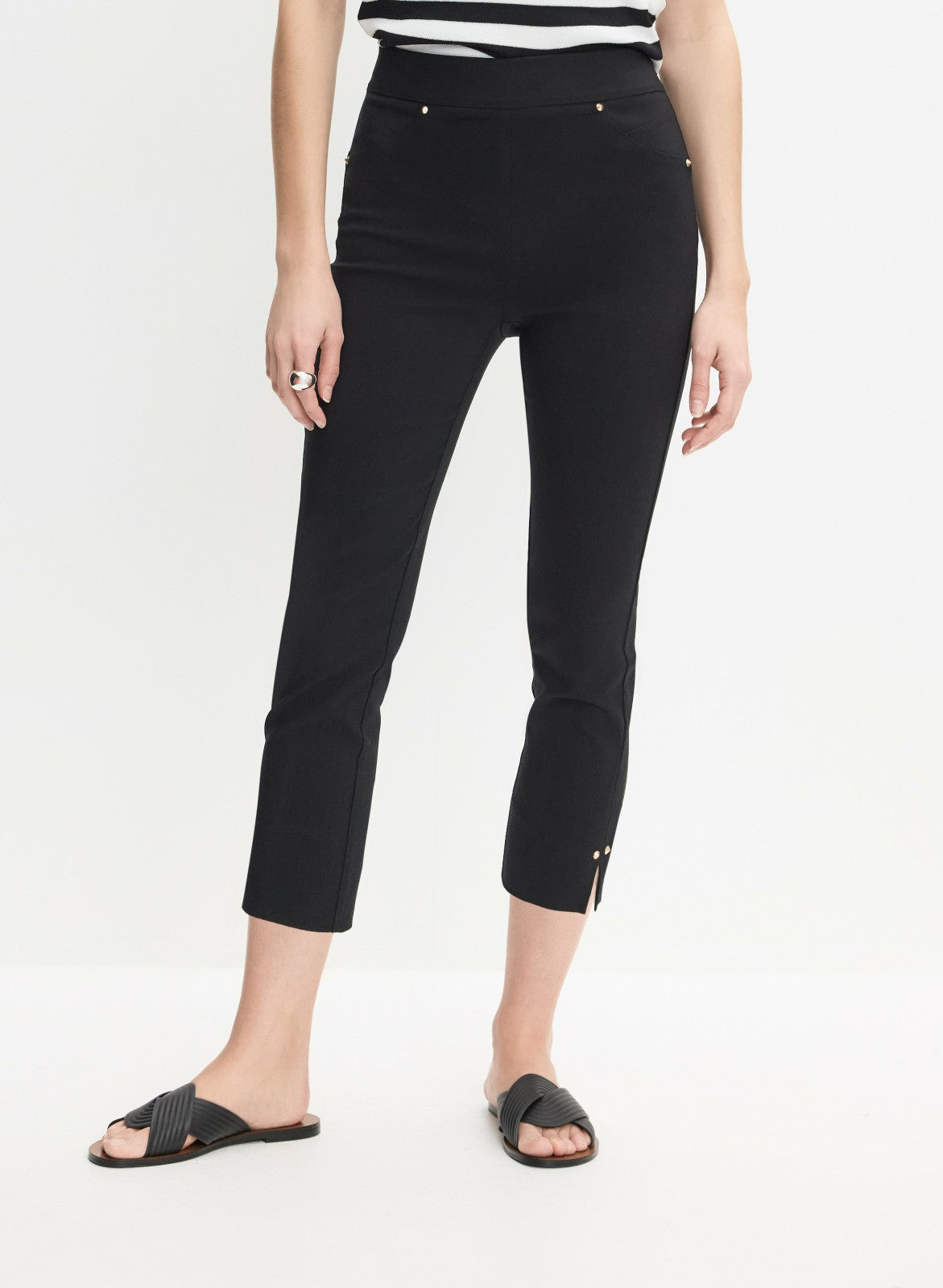 Women Pull-On Capris Black | Melanie Lyne