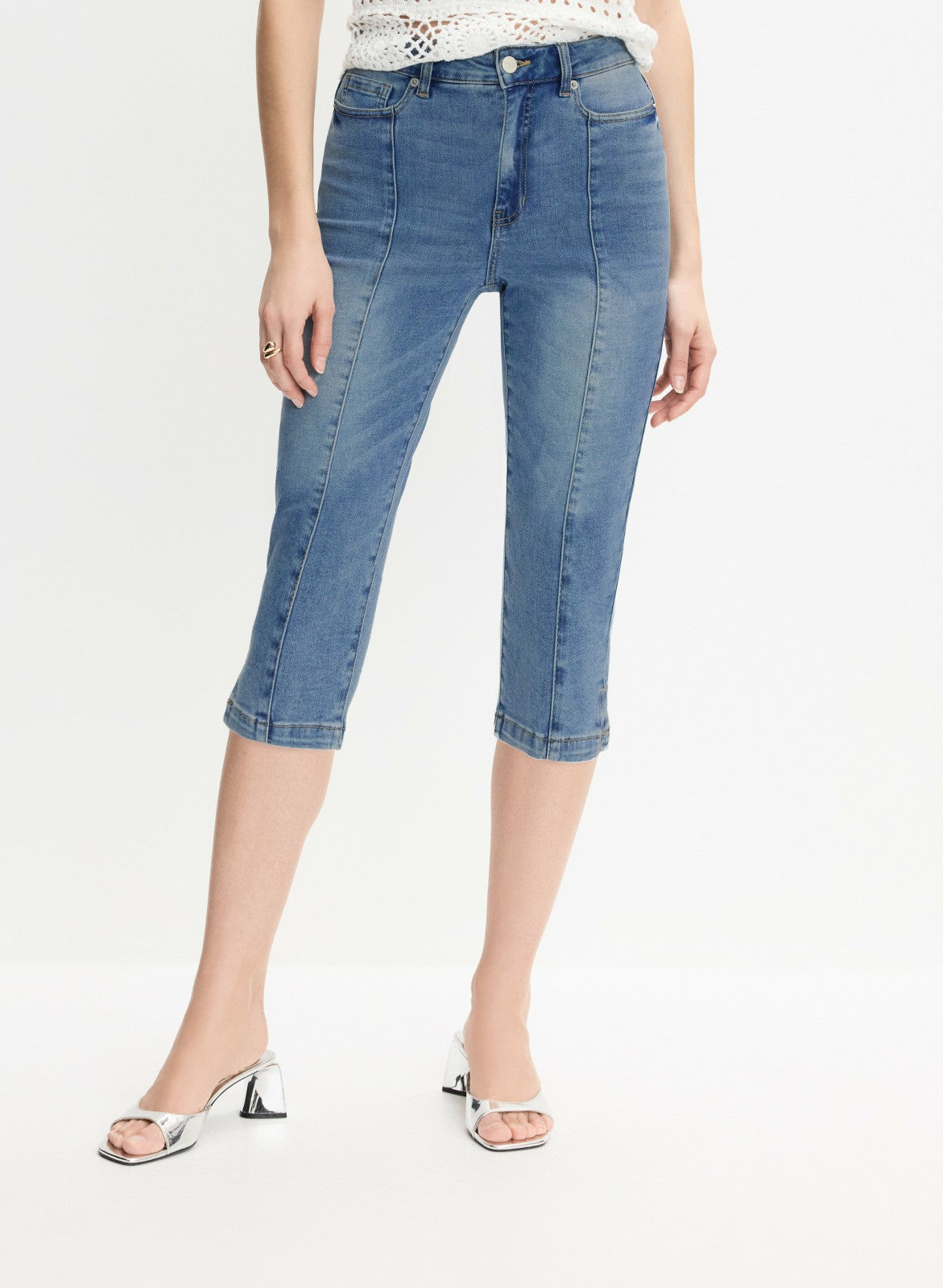Women Denim Slim-Leg Capris Light Blue | Melanie Lyne