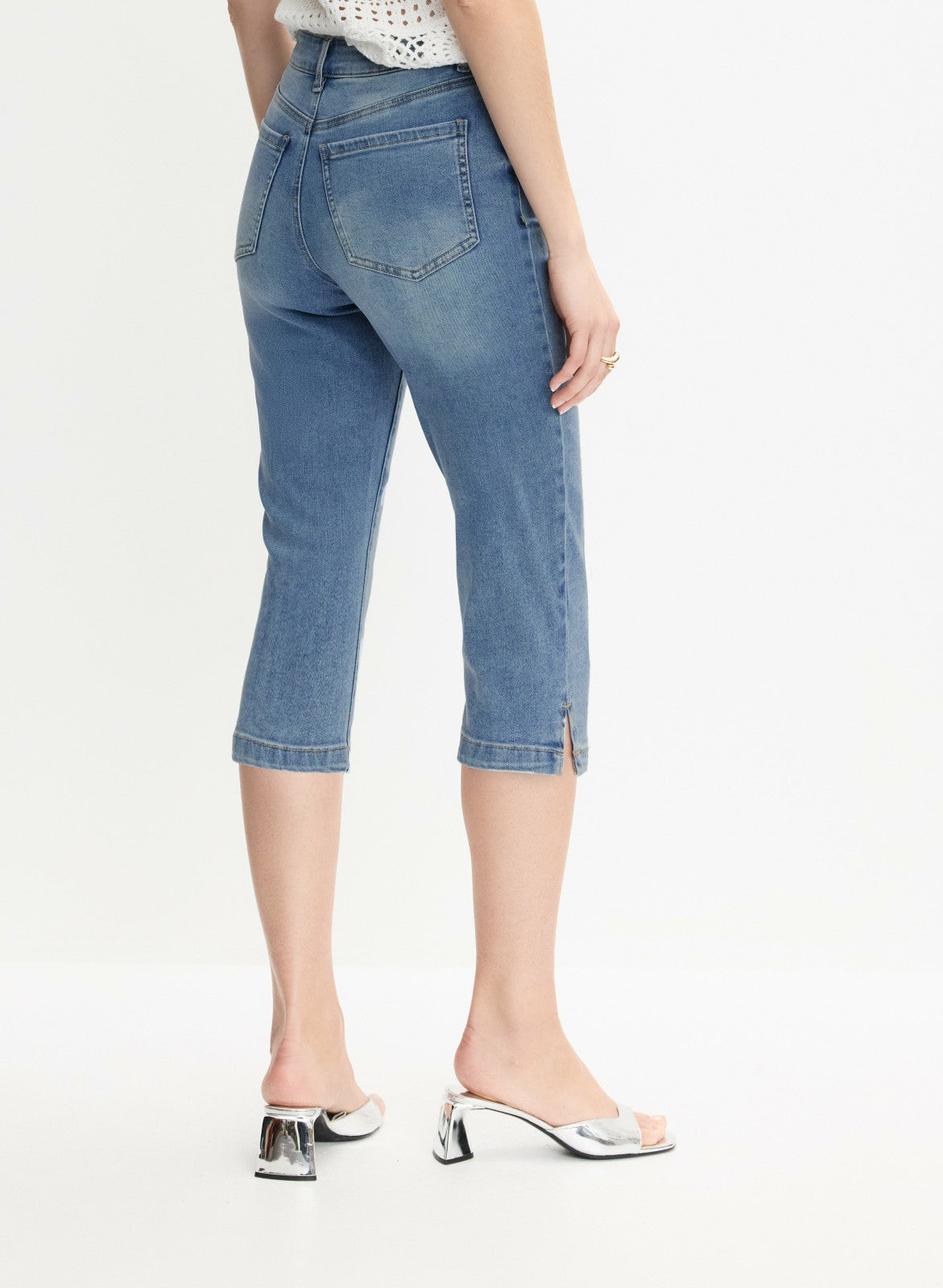 Women Denim Slim-Leg Capris Light Blue | Melanie Lyne