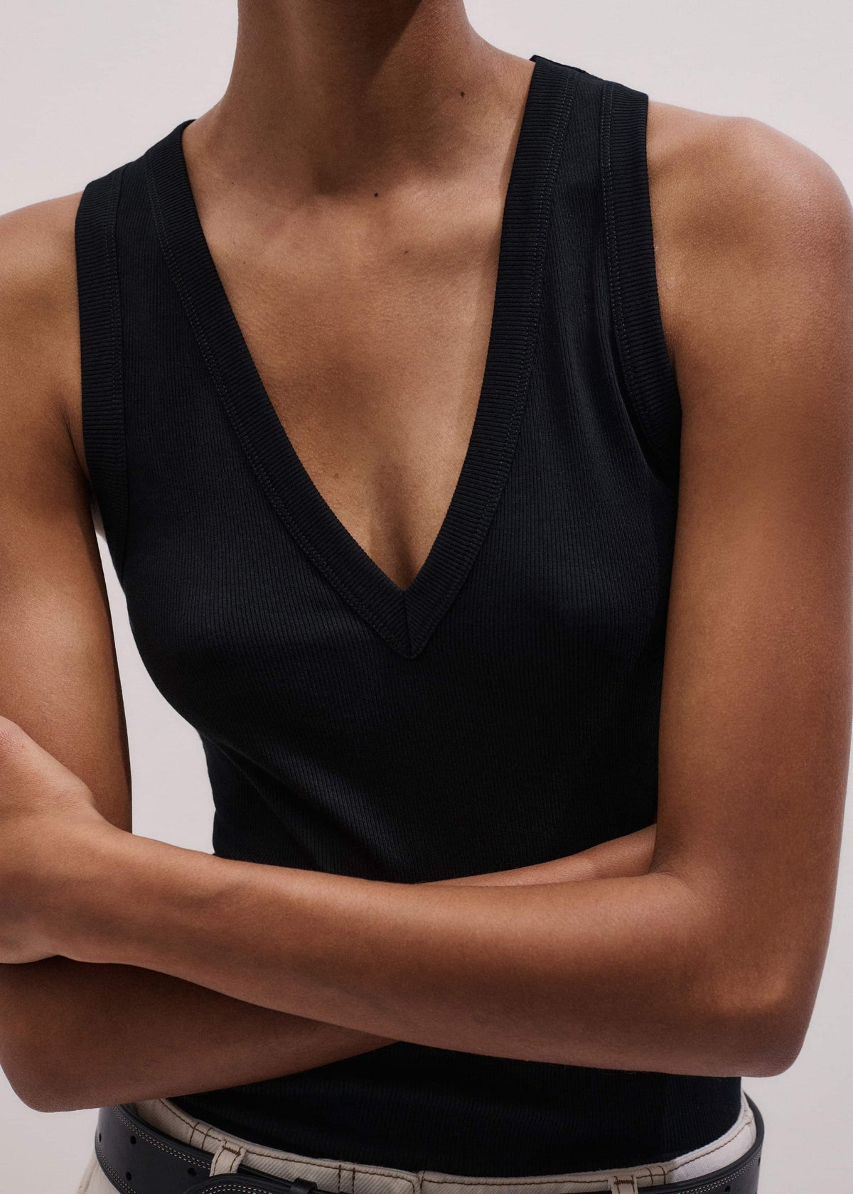 ME+EM Black Ultimate V-Neck Vest