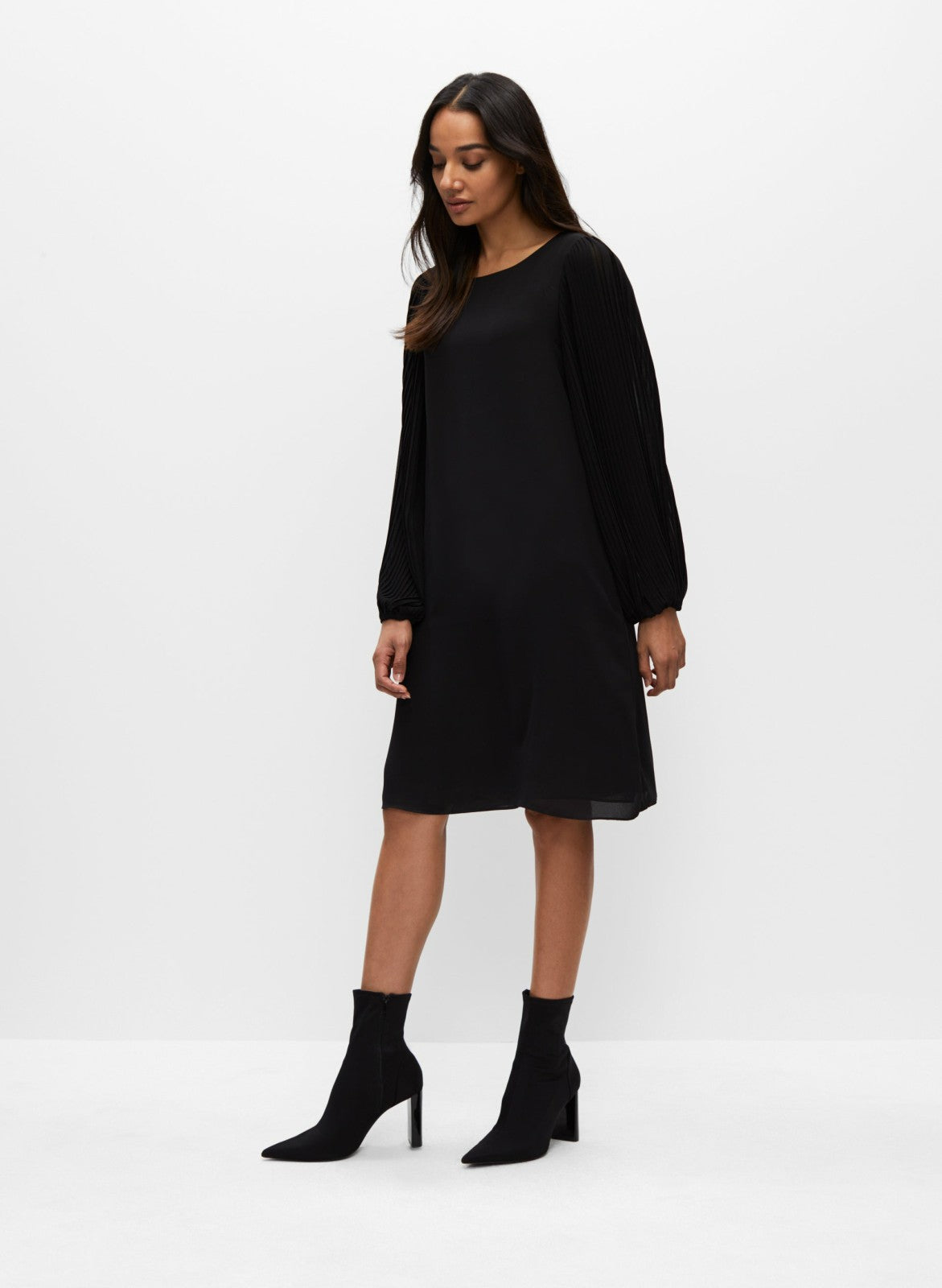 Women Pleated Balloon Sleeve Chiffon Dress Black | Melanie Lyne