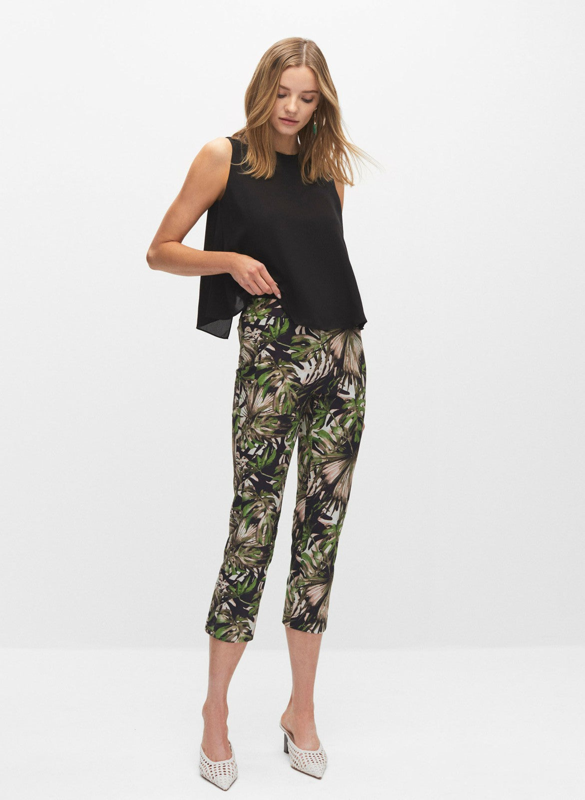 Women Leaf Print Pull-On Capris Green Pattern | Melanie Lyne