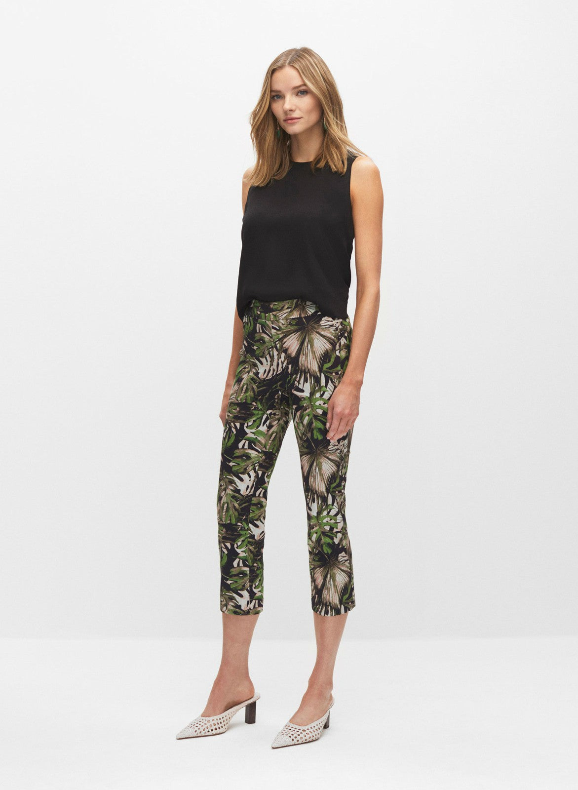 Women Leaf Print Pull-On Capris Green Pattern | Melanie Lyne
