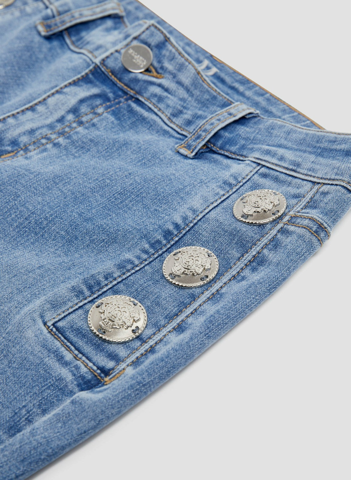 Women Straight Leg Denim Capris Light Blue | Melanie Lyne