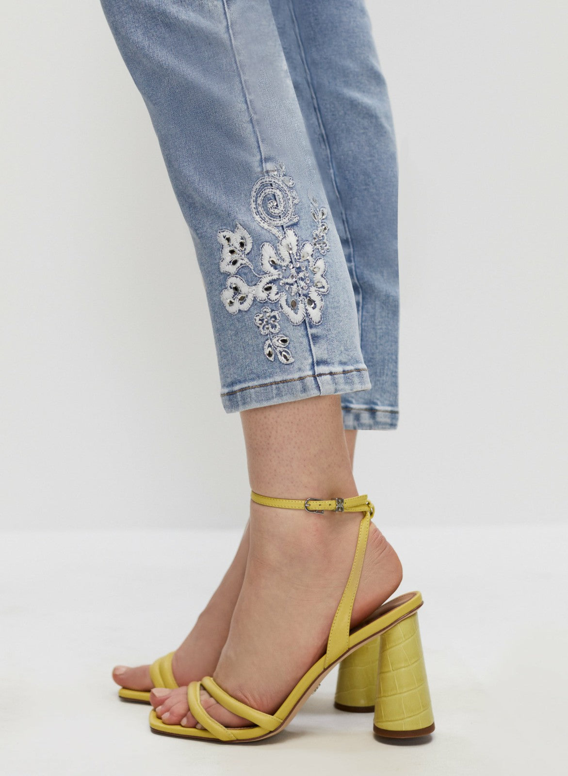 Women Slim Leg Embroidered Capris Light Blue | Melanie Lyne