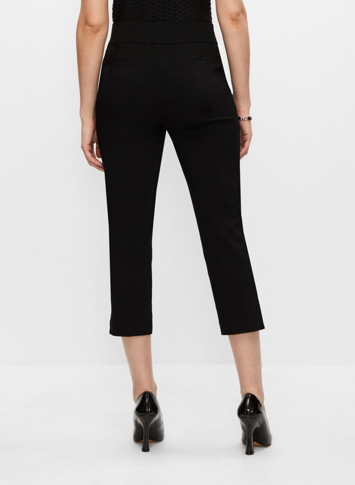 Women Pull-On Slim Leg Capris Black | Melanie Lyne