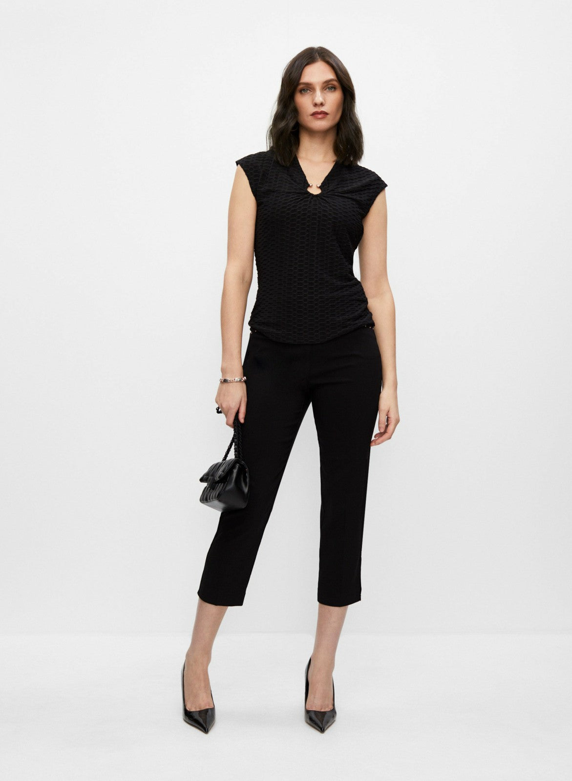 Women Pull-On Slim Leg Capris Black | Melanie Lyne