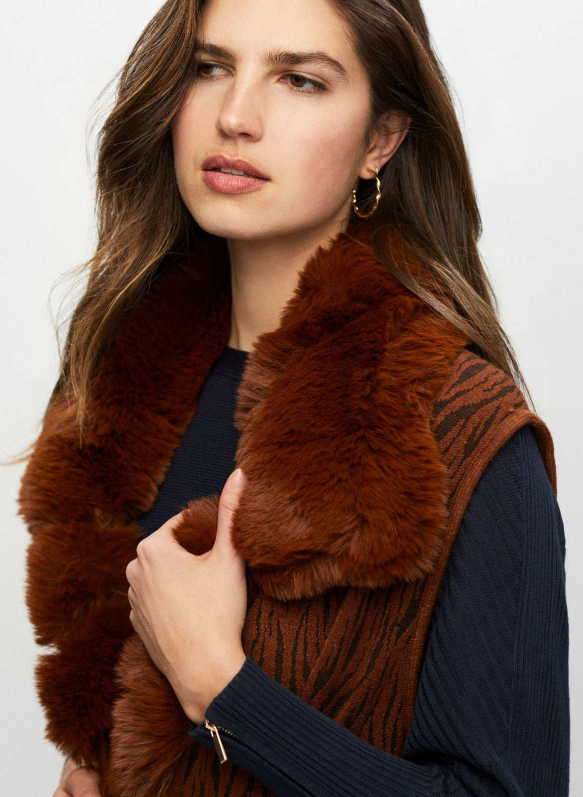 Women Sleeveless Faux Fur Poncho Brown | Melanie Lyne