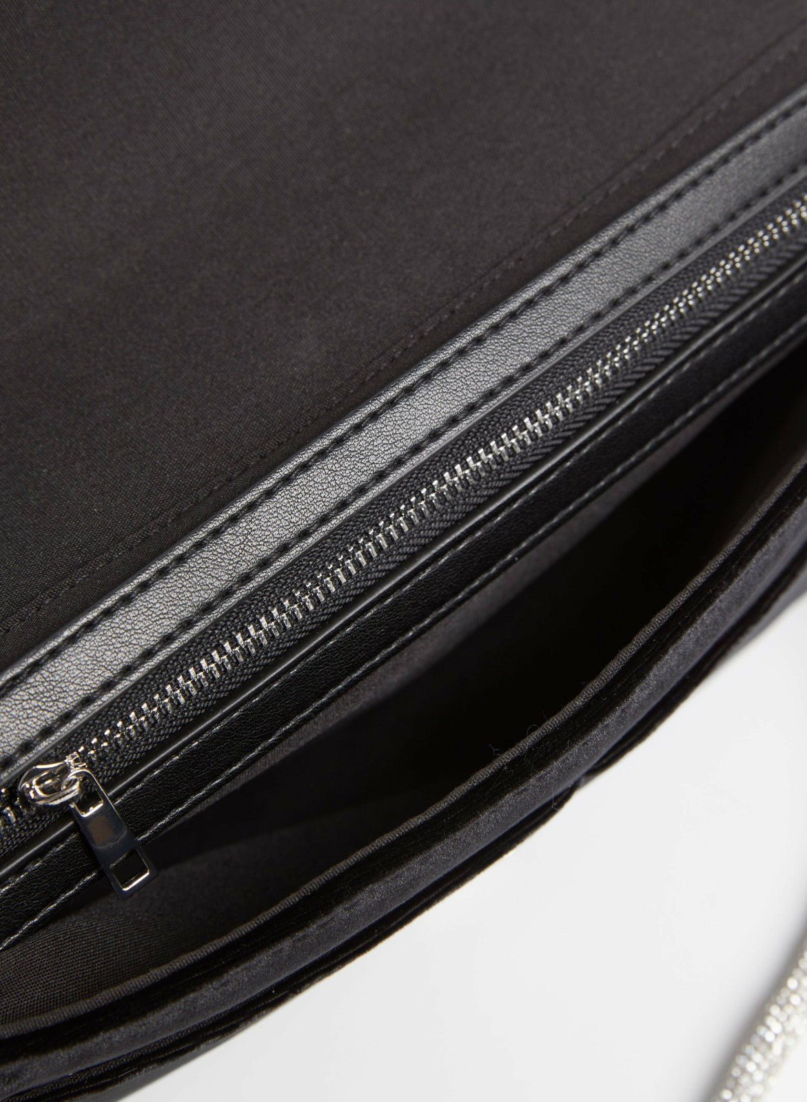 Women Velvet Clutch Black | Melanie Lyne