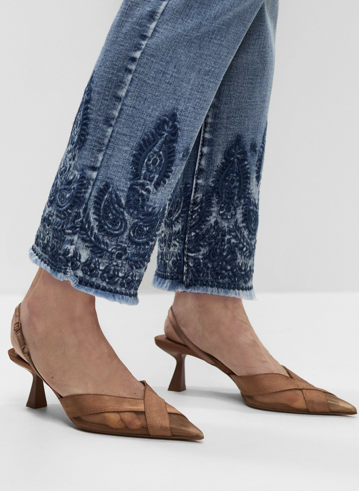 Women Embroidered Straight Leg Jeans Medium Blue | Melanie Lyne