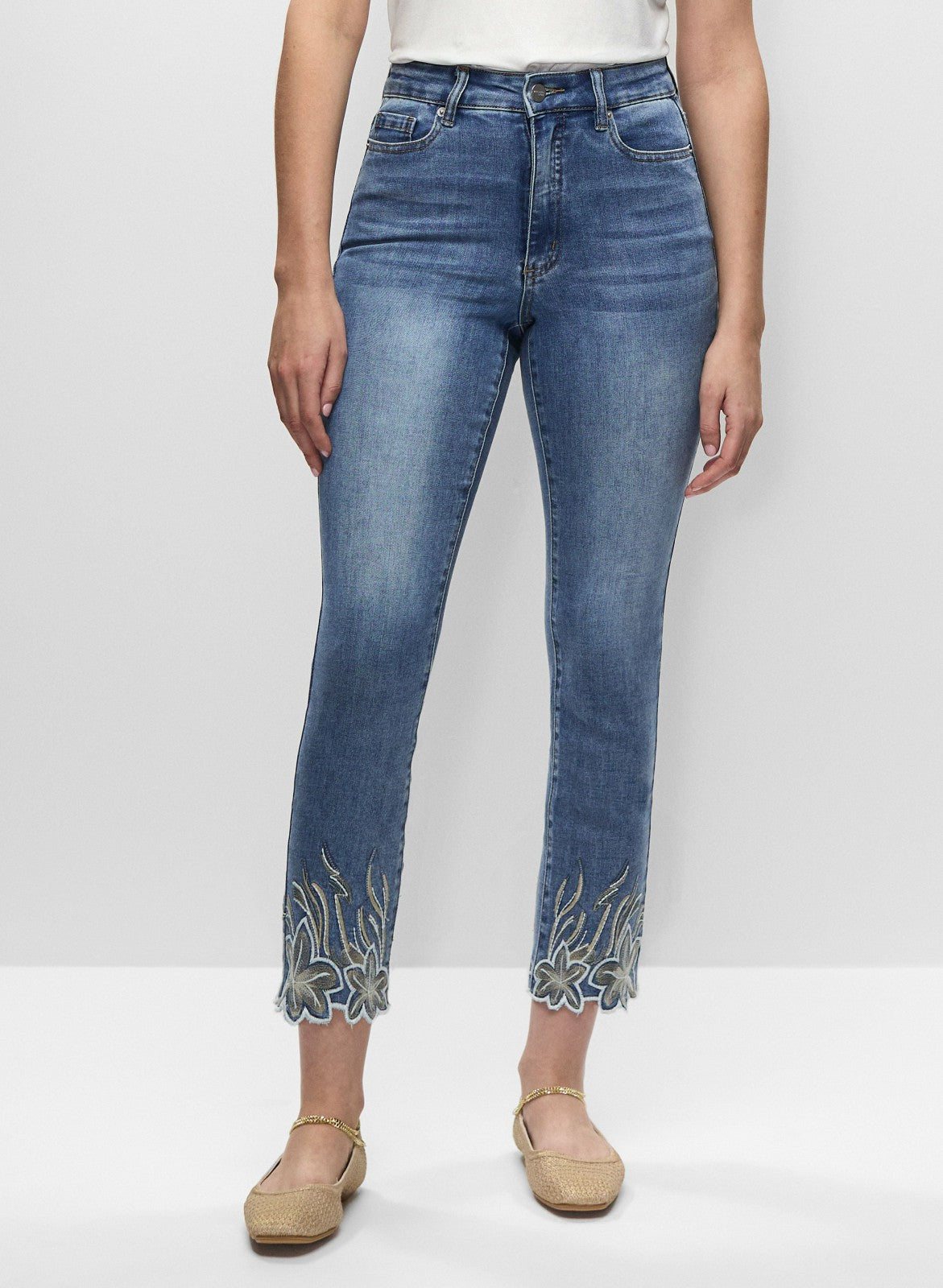 Women Embroidered Straight Leg Jeans Light Blue | Melanie Lyne