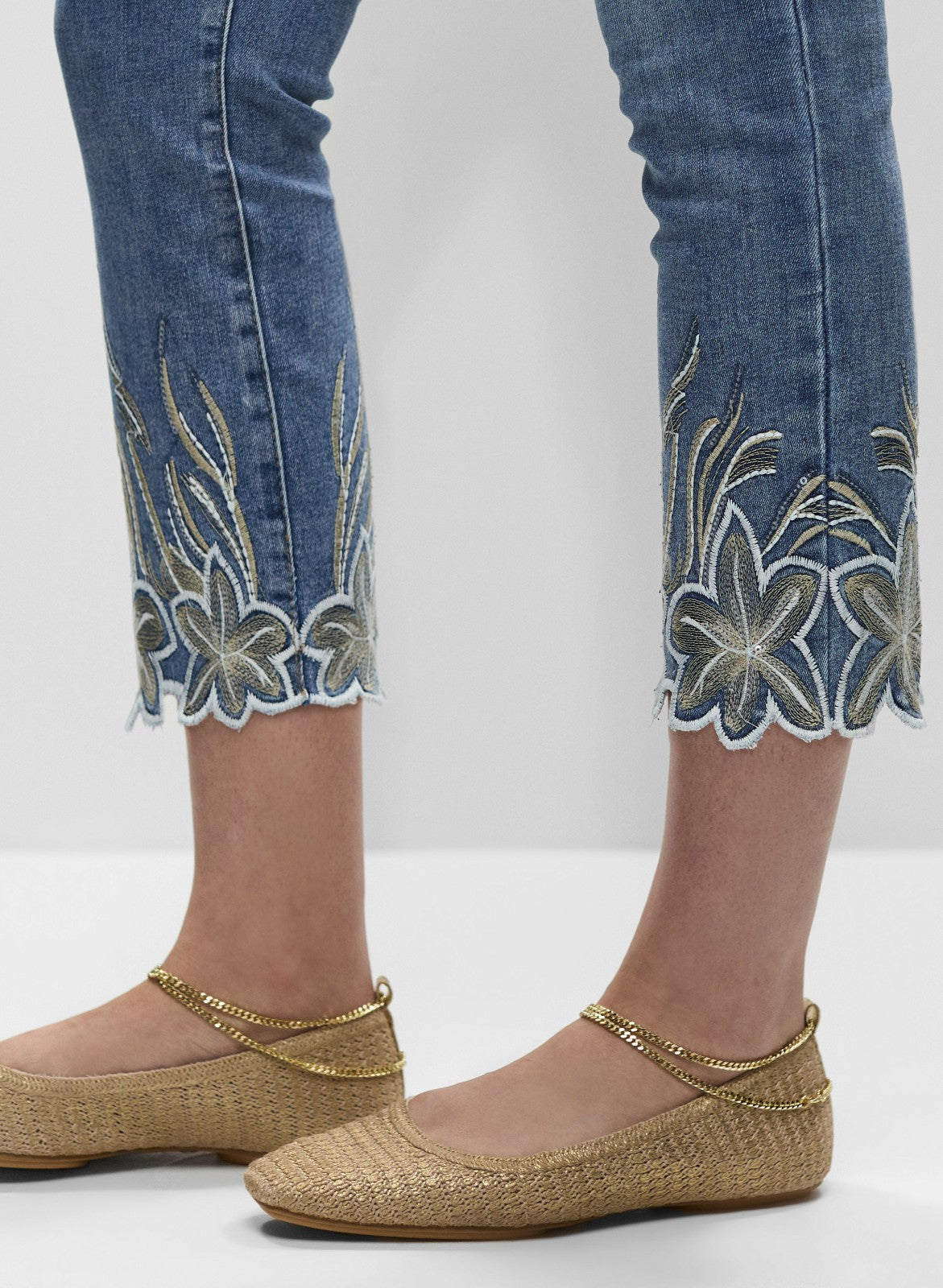 Women Embroidered Straight Leg Jeans Light Blue | Melanie Lyne