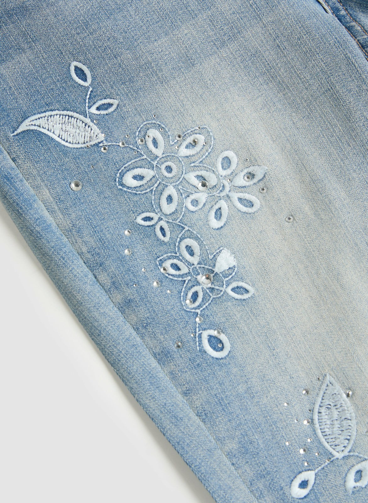 Women Floral Embroidered Light-Wash Jeans Light Blue | Melanie Lyne