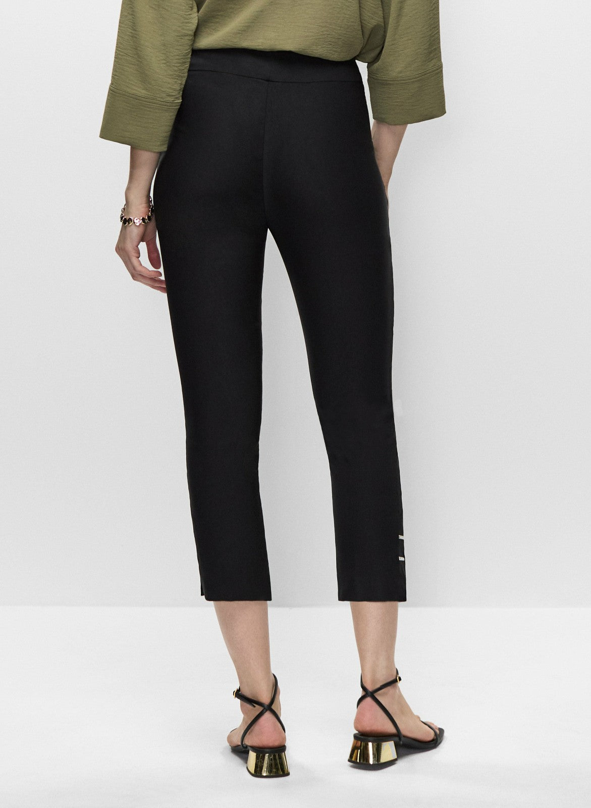 Women High Rise Pull-On Capris Black | Melanie Lyne