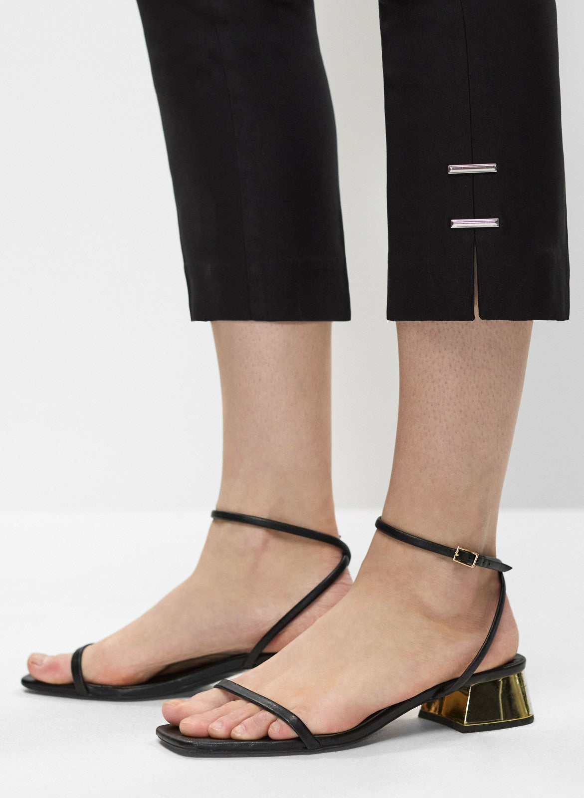 Women High Rise Pull-On Capris Black | Melanie Lyne