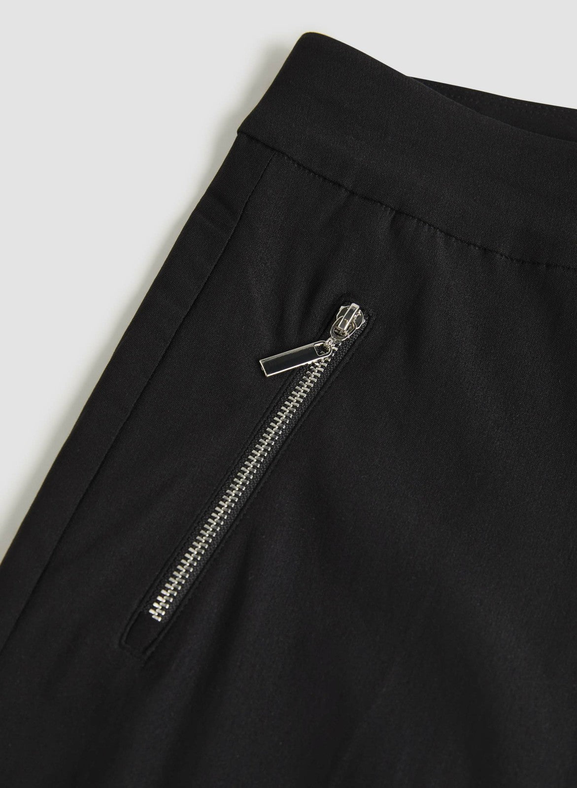 Women High Rise Pull-On Capris Black | Melanie Lyne