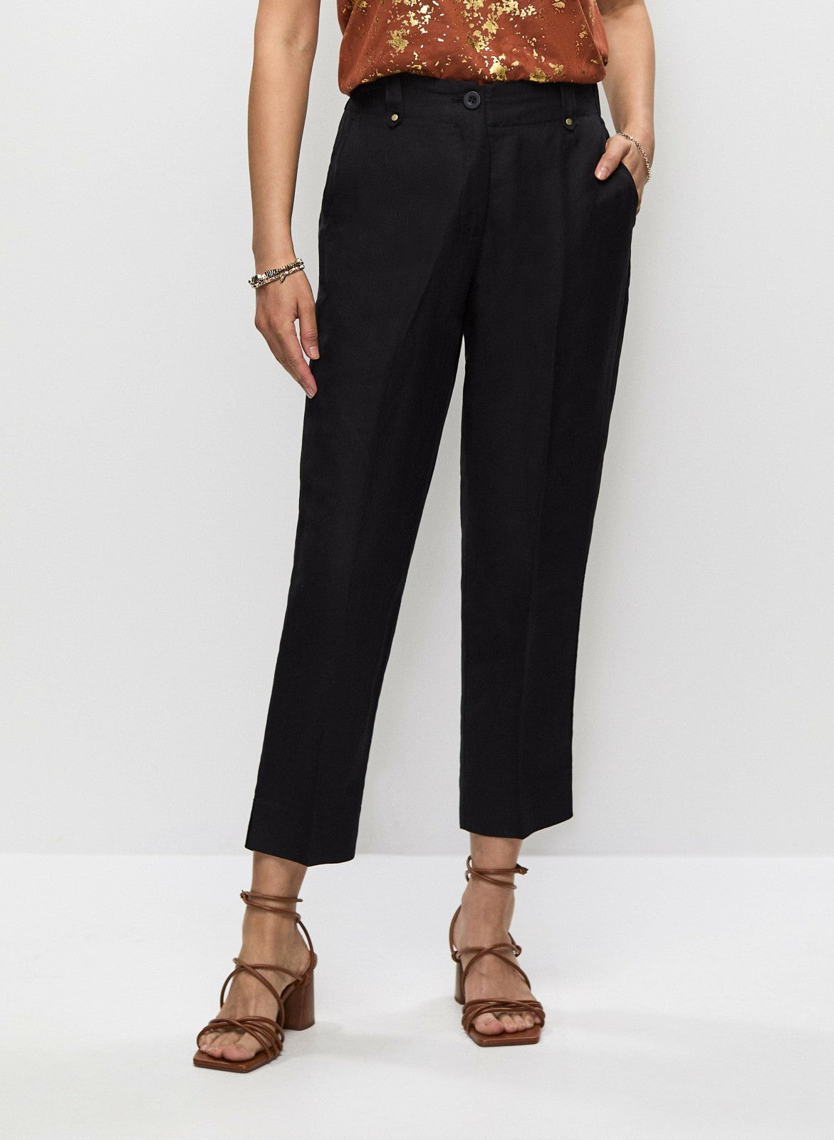 Women Linen-Blend Capri Pants Black | Melanie Lyne