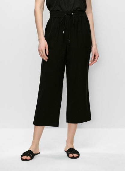 Women Essential Pull-On Drawstring Capris Black | Melanie Lyne