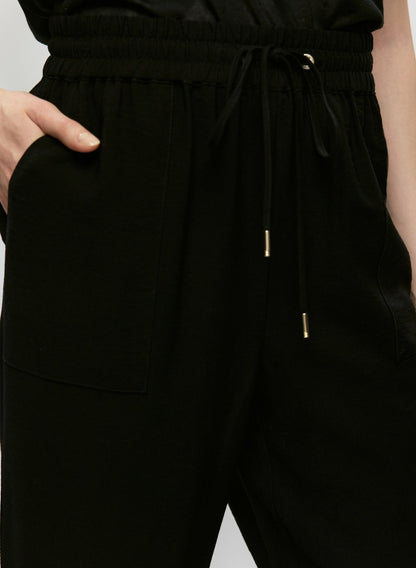 Women Essential Pull-On Drawstring Capris Black | Melanie Lyne