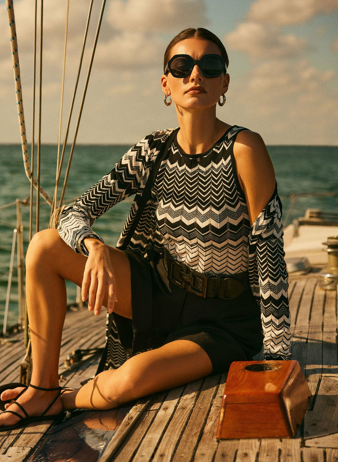Women Sleeveless Zigzag Knit Top White Pattern | Melanie Lyne