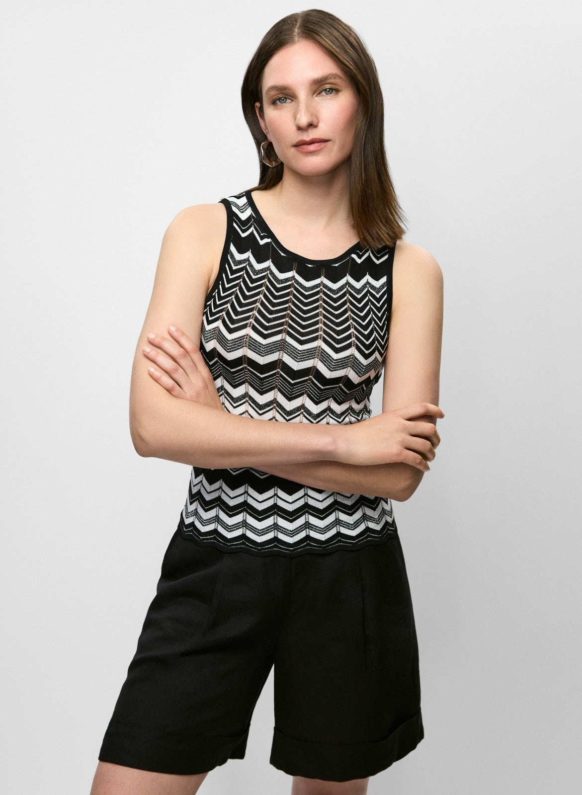Women Sleeveless Zigzag Knit Top White Pattern | Melanie Lyne