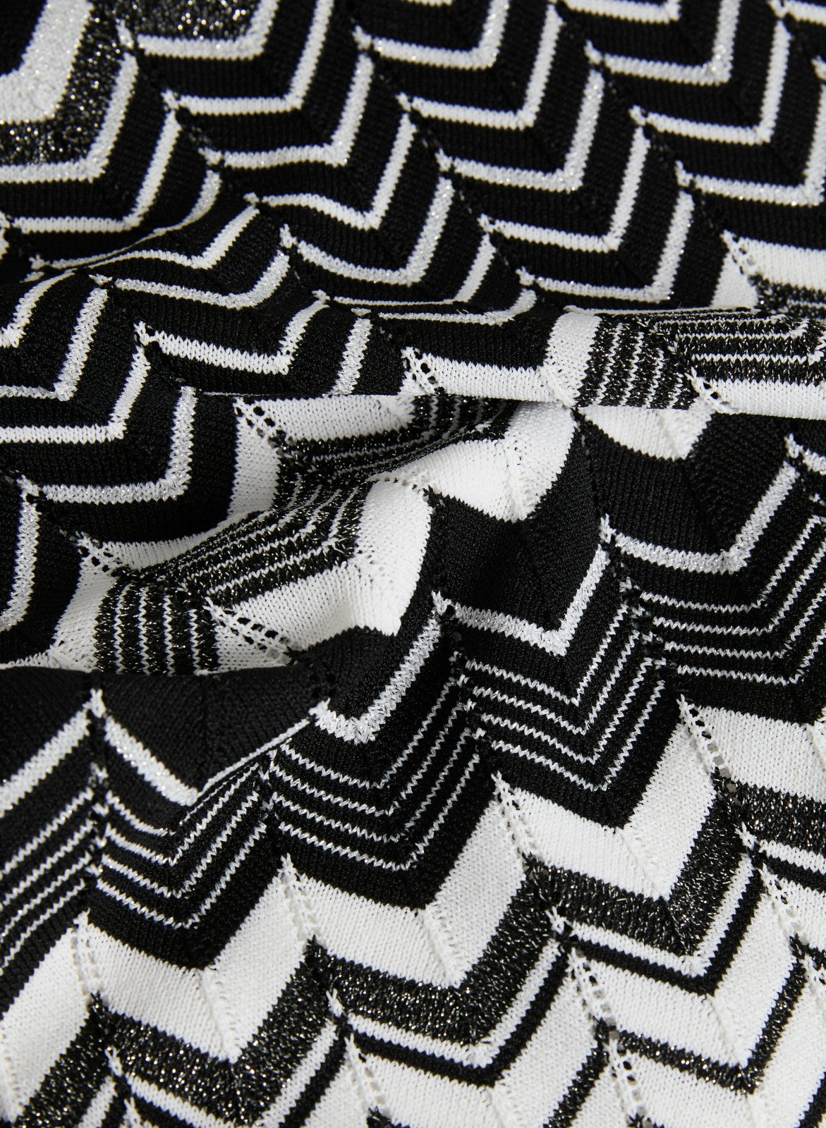 Women Sleeveless Zigzag Knit Top White Pattern | Melanie Lyne