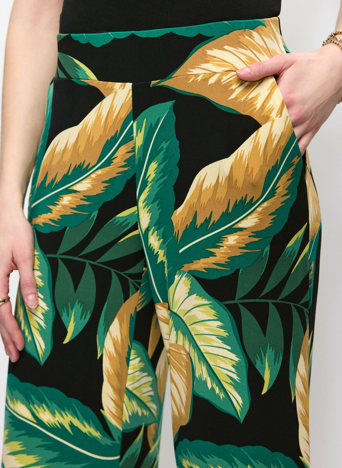 Women Leaf Print Wide Leg Pants Black Pattern | Melanie Lyne