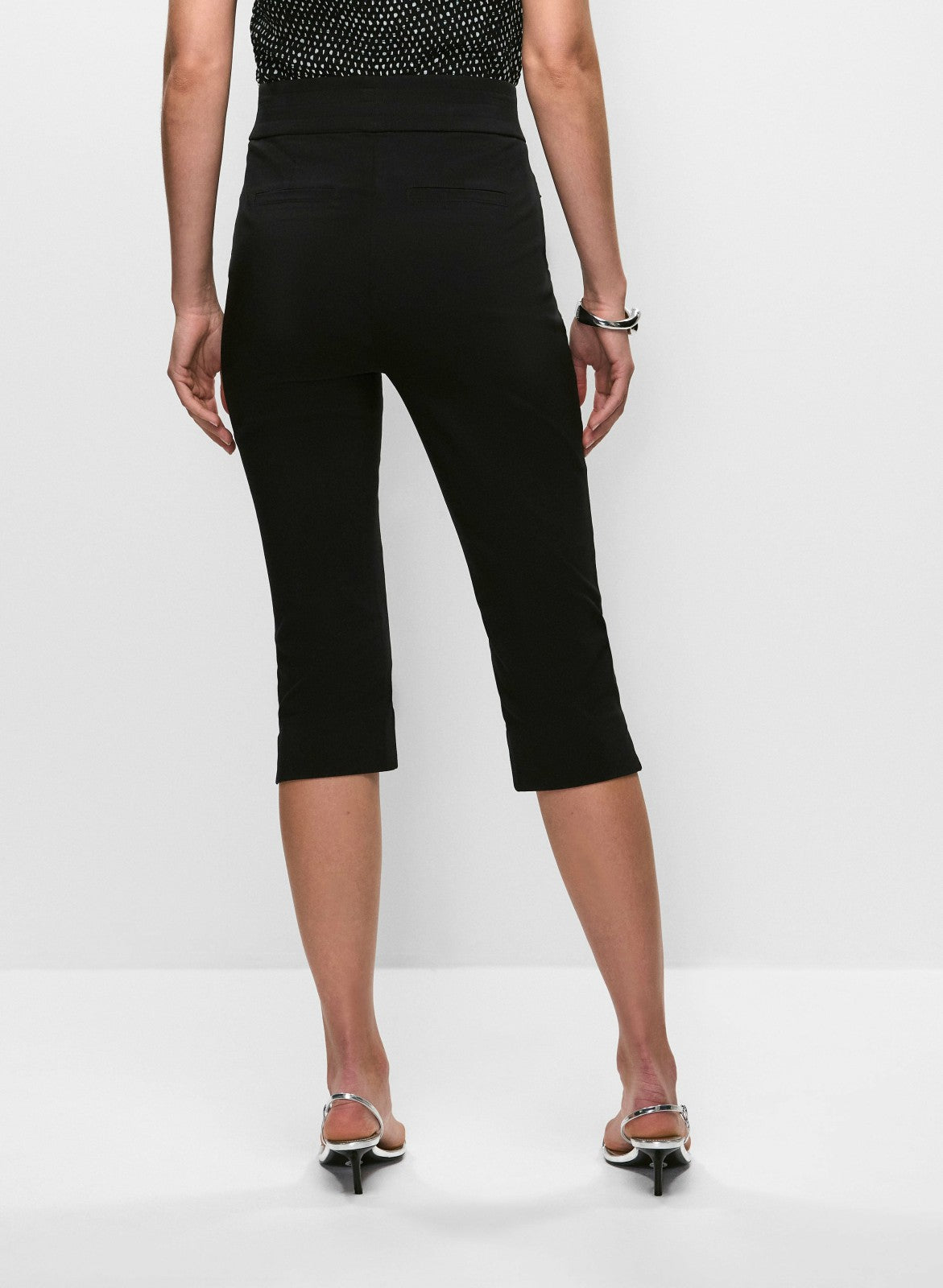 Women Essential Bengaline Capris Black | Melanie Lyne