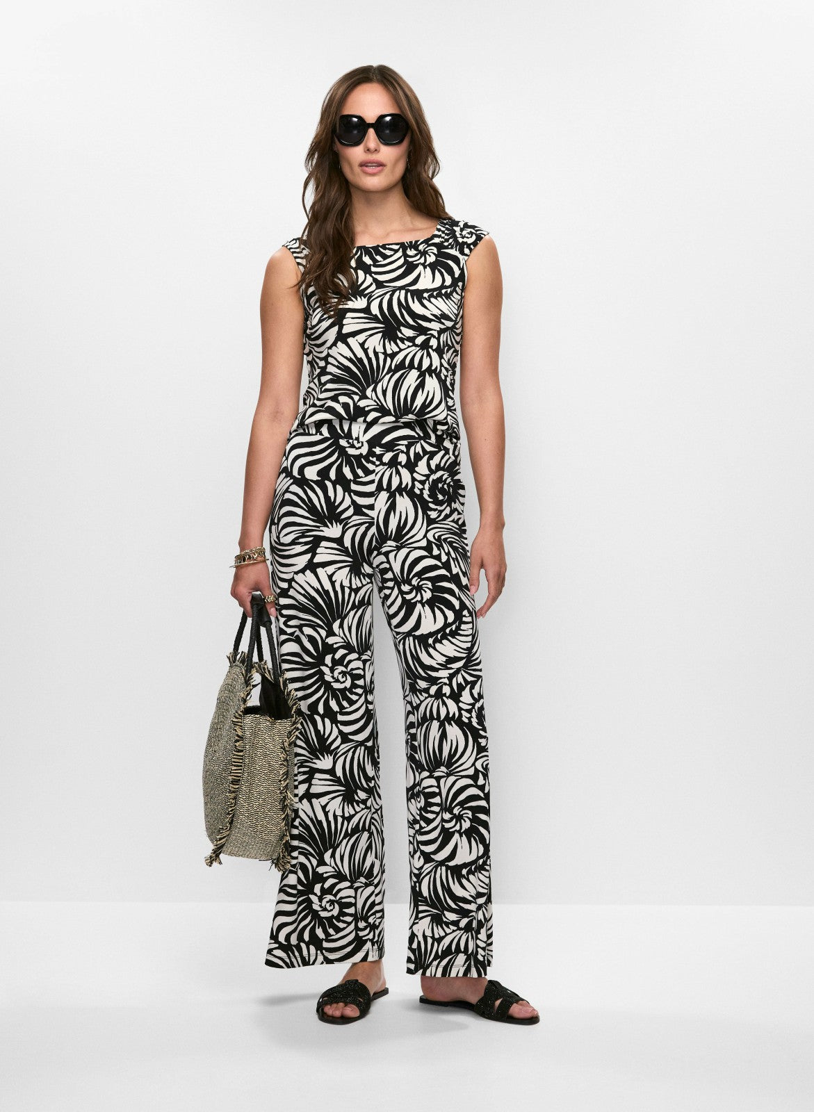 Women Graphic Floral Print Top Black & White | Melanie Lyne