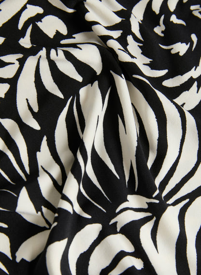 Women Graphic Floral Print Top Black & White | Melanie Lyne