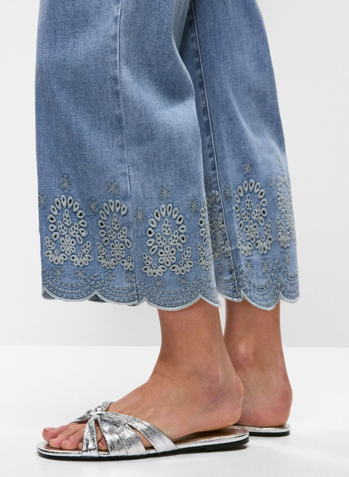 Women Embroidered Hem Culotte Jeans Light Blue | Melanie Lyne