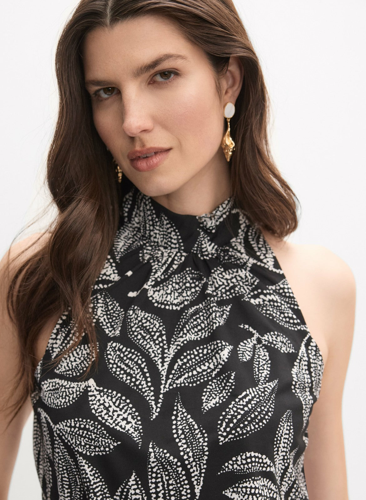 Women Sleeveless Leaf Print Top Black & White | Melanie Lyne