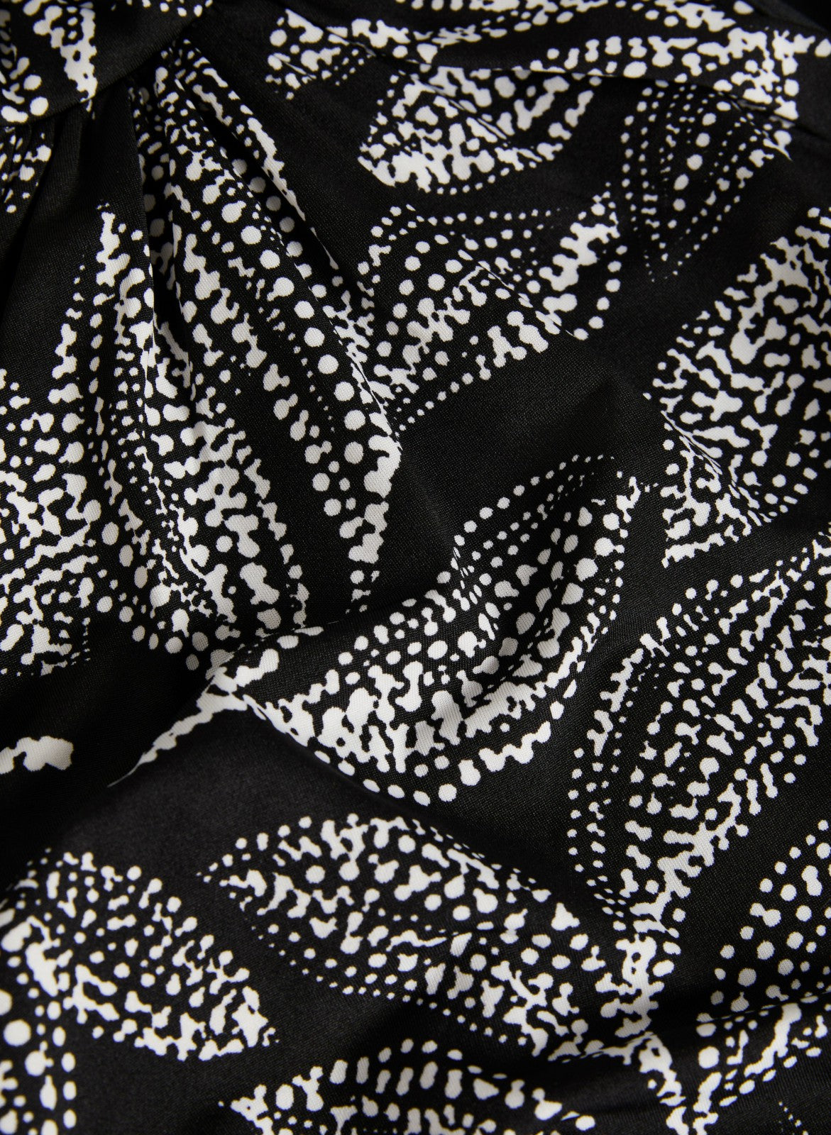 Women Sleeveless Leaf Print Top Black & White | Melanie Lyne