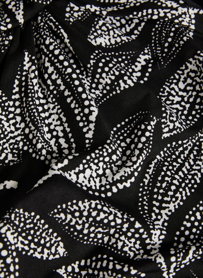 Women Sleeveless Leaf Print Top Black & White | Melanie Lyne