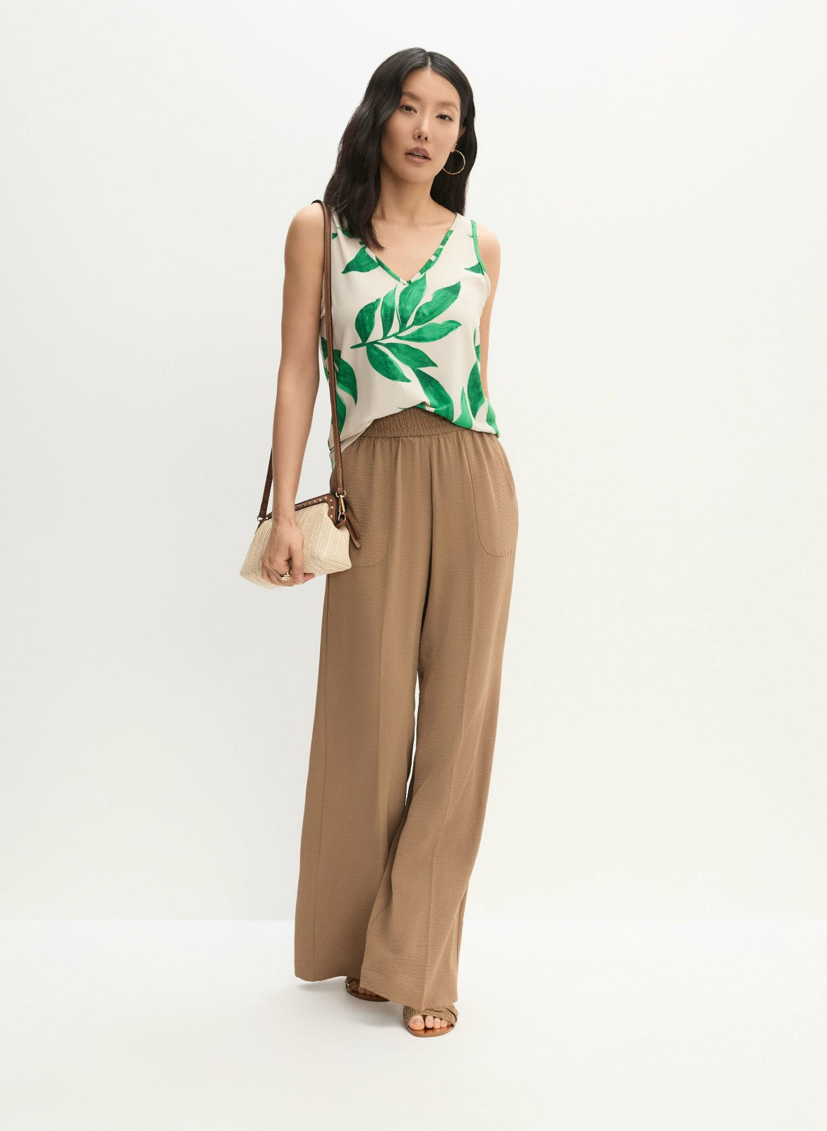 Women Sleeveless Leaf Print T-Shirt Green Pattern | Melanie Lyne