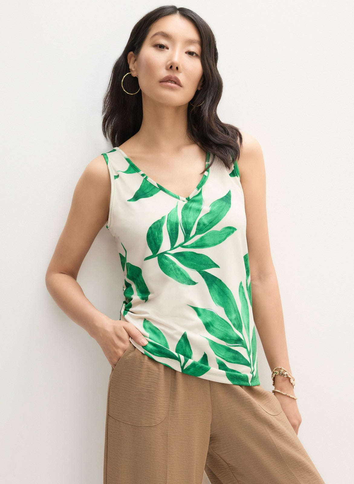 Women Sleeveless Leaf Print T-Shirt Green Pattern | Melanie Lyne