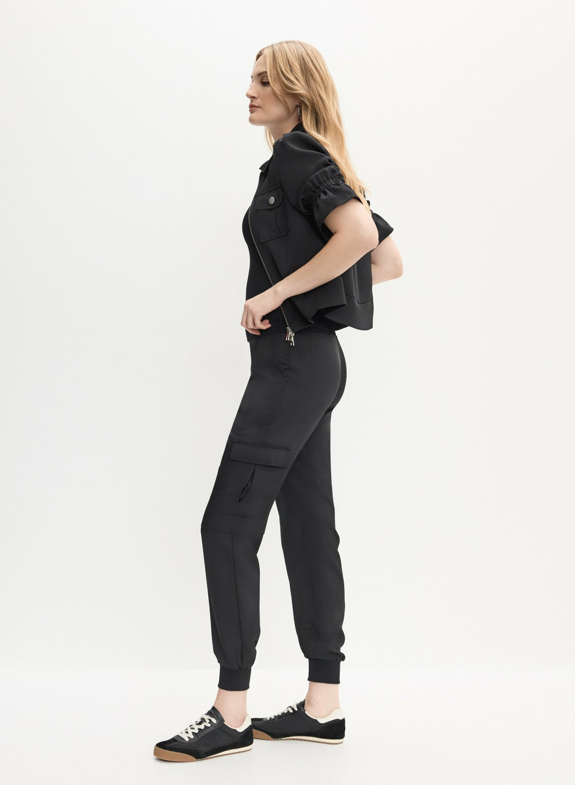 Women Pull-On Cargo Jogger Pants Black | Melanie Lyne