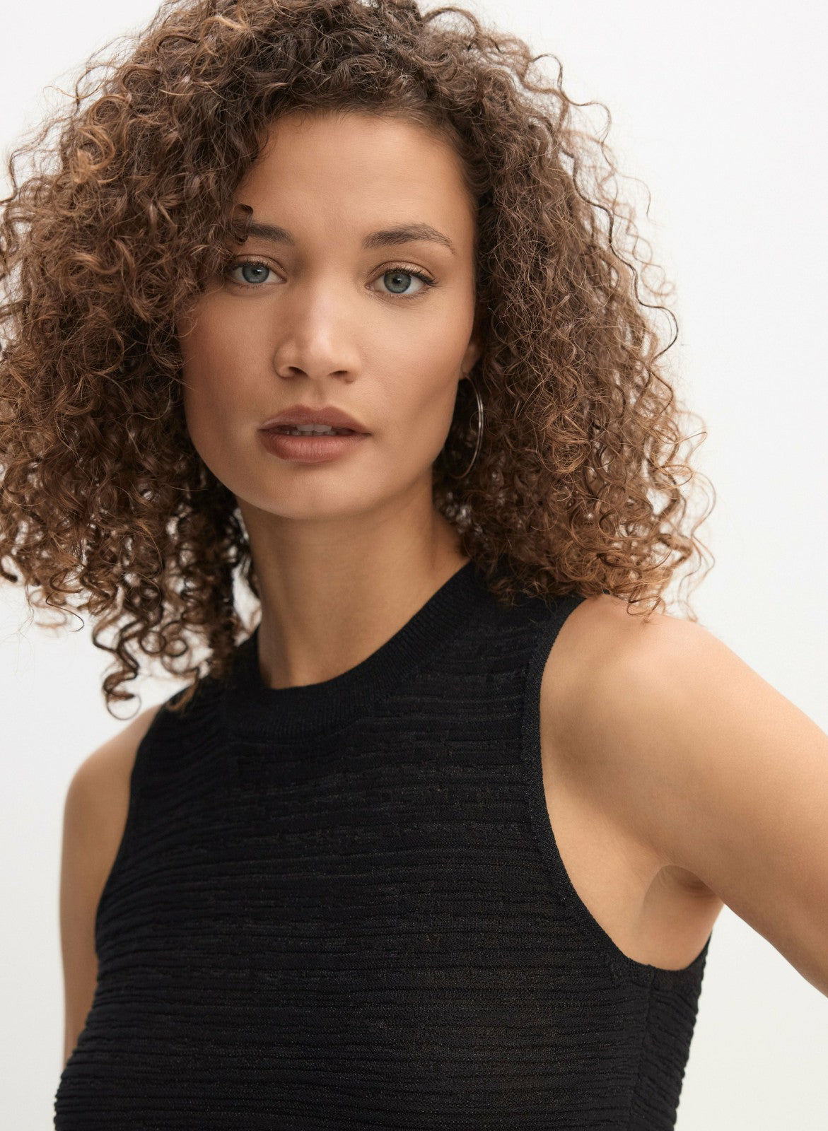 Women Essential Sleeveless Textured Sweater Black | Melanie Lyne
